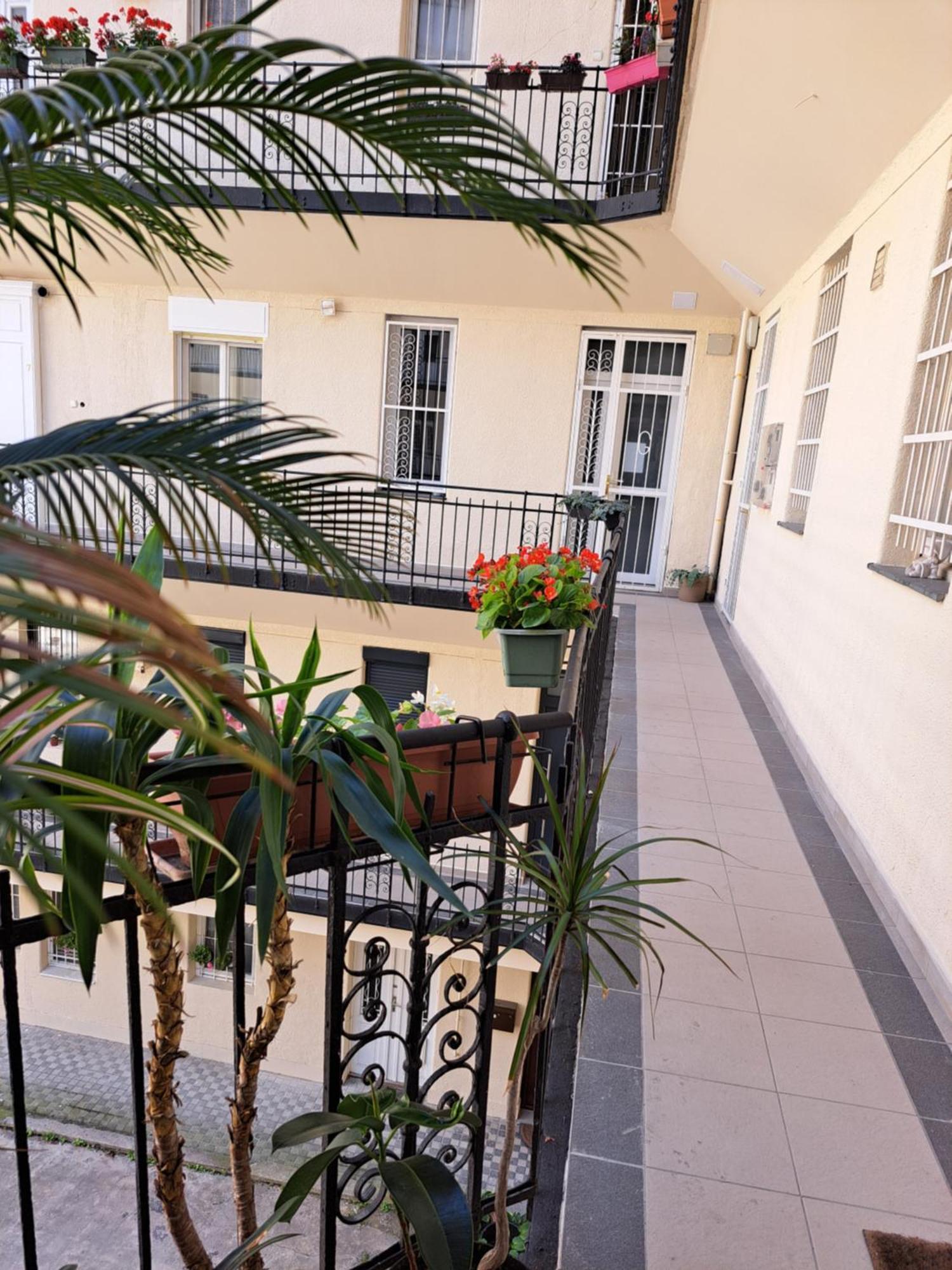 Embassy Studio Apartment Citypark Budapest Eksteriør billede